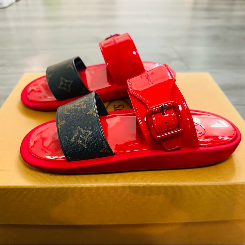 Excellent Condition Louis Vuitton LV Monogram Sunbath Flat Mule Sandals 37